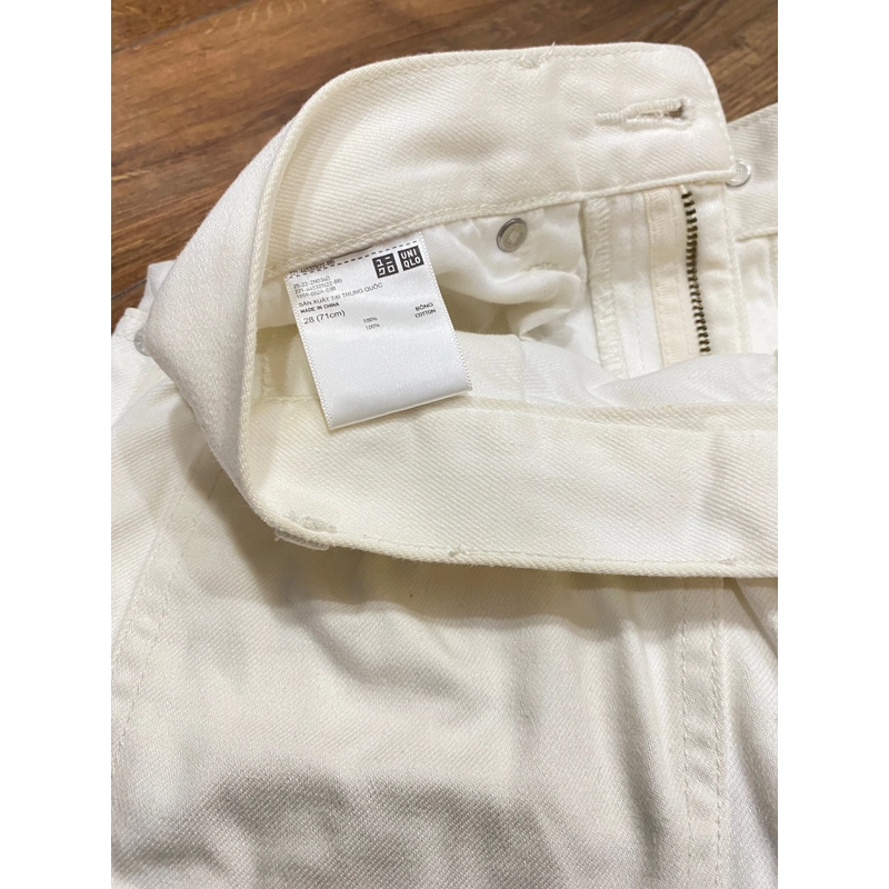 UNIQLO QUẦN SHORT TRẮNG MỚI SIZE 28(71CM) 508385