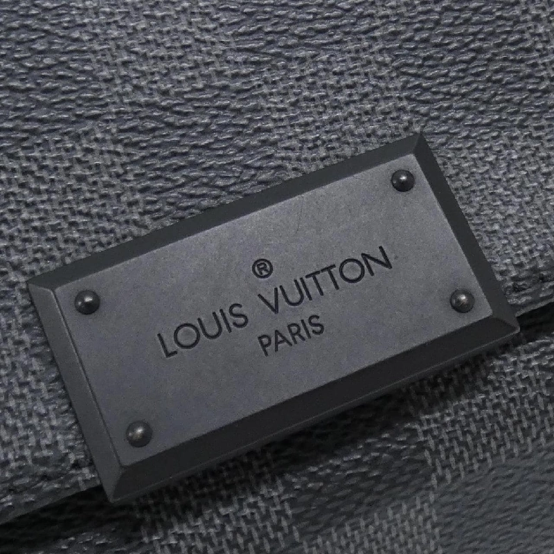 Túi đeo vai Louis Vuitton Damier Graphite District PM N41260 611893