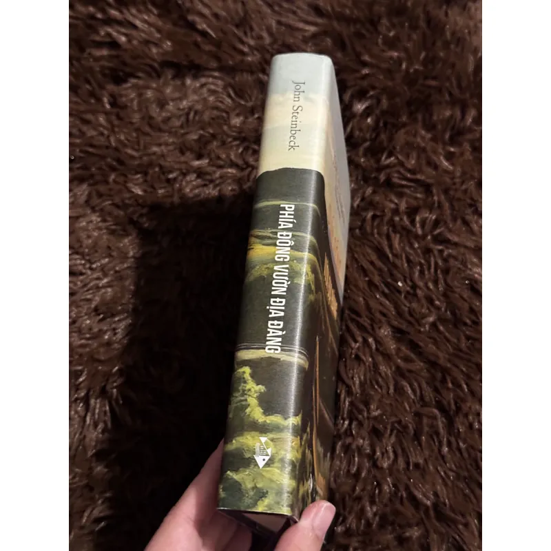 Phía đông vườn địa đàng (bìa cứng) 708168