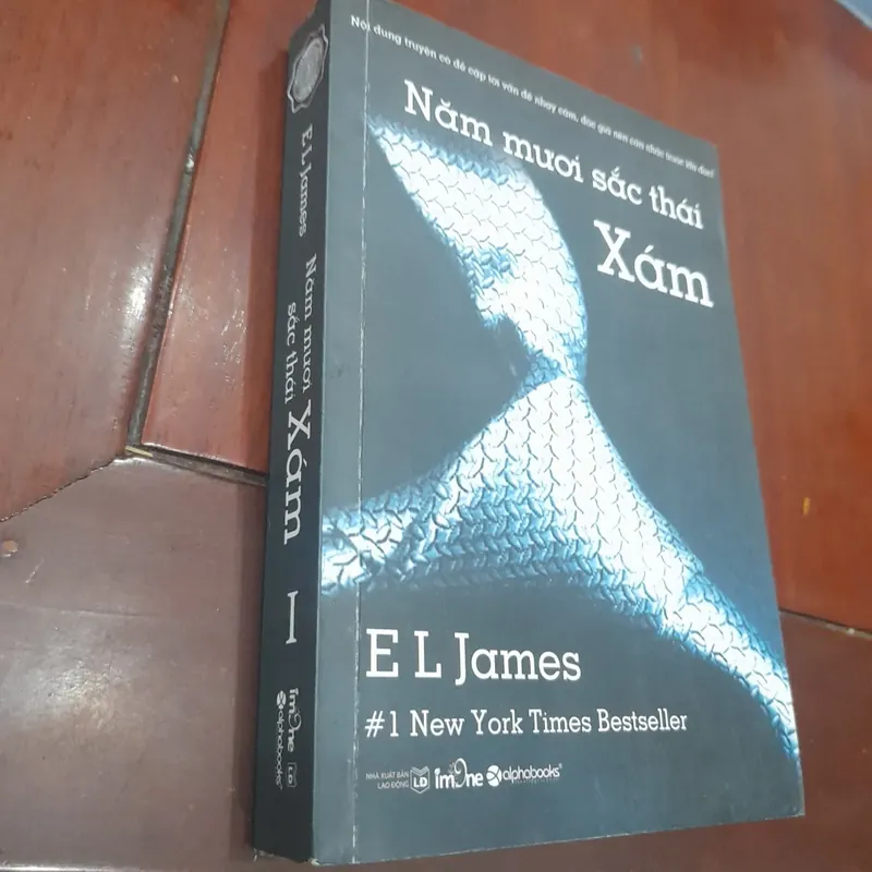 E L James - NĂM MƯƠI SẮC THÁI: XÁM 574241