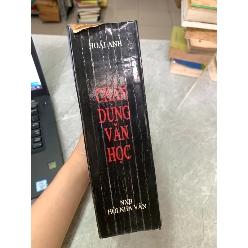 CHÂN DUNG VĂN HỌC 335956