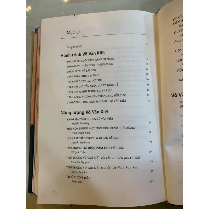 VÕ VĂN KIỆT NGƯỜI THẮP LỬA - NHIỀU TÁC GIẢ 783142