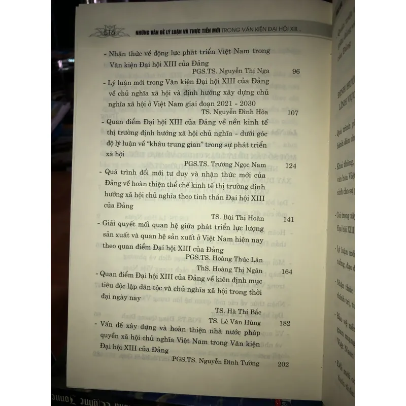 Những vấn đề lý luận và thực tiễn mới trong văn kiện đại hội XIll của Đảng  730994