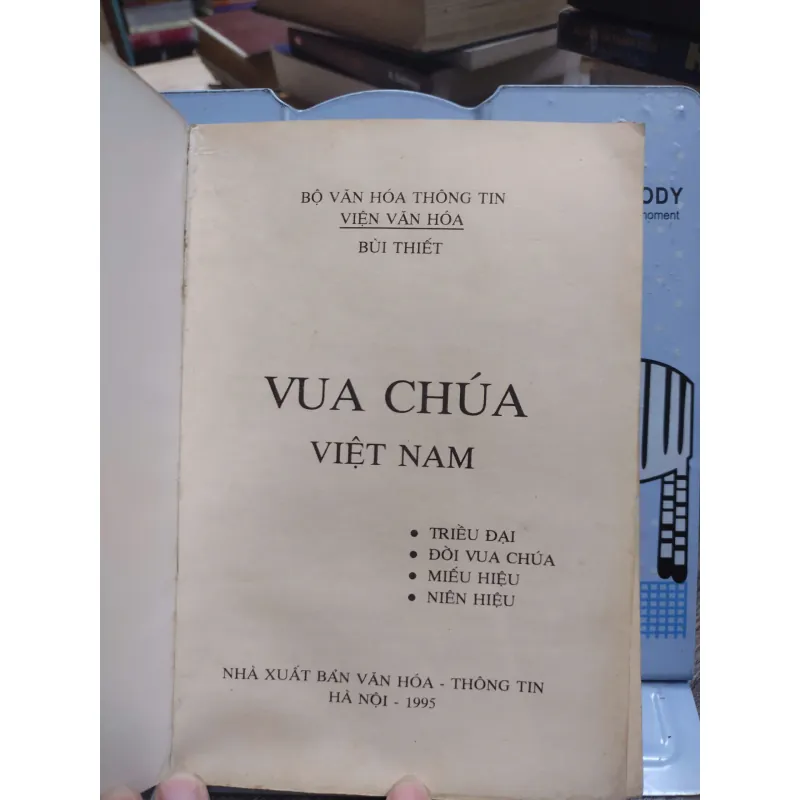Sách: Vua chúa Việt Nam - Tác giả: Bùi Thiết (A3) 599395