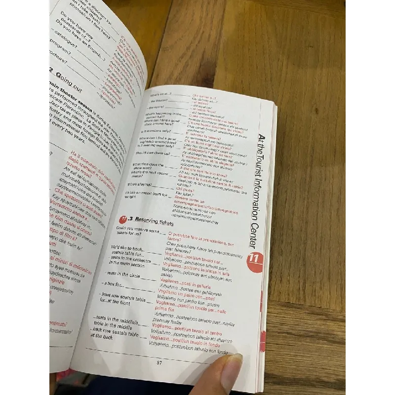 Essential Italian Phrase Book 563539