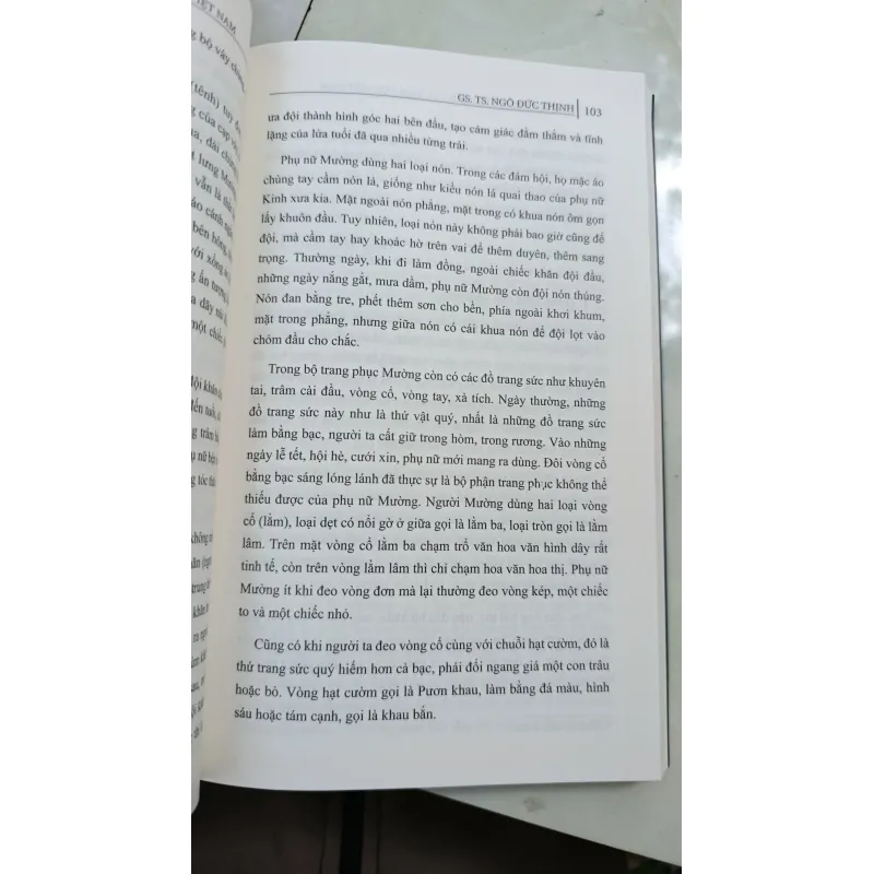 TRANG PHỤC CỔ TRUYỀN CÁC DÂN TỘC VIỆT NAM - NGÔ ĐỨC THỊNH 785006