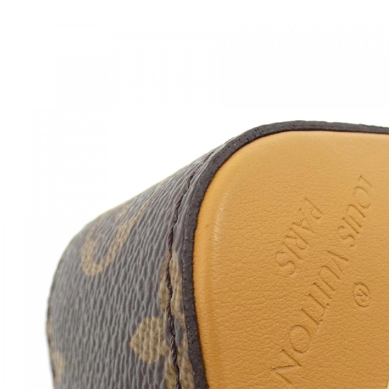 Túi đeo chéo Louis Vuitton Monogram Stripe (LV Squared) Trio Messenger M45965 613185