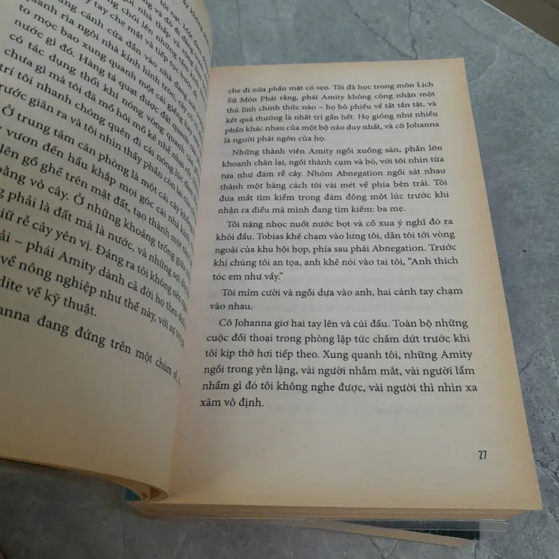 NHỮNG KẺ NỔI LOẠN, NHỮNG KẺ BẤT KHẢ TRỊ - VERONICA ROTH (HỒNG QUYÊN DỊCH) 759683