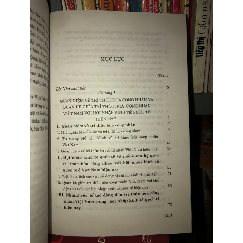 Trí thức hoá công nhân Việt Nam trong hội nhập kinh tế quốc tế  hiện nay  608021