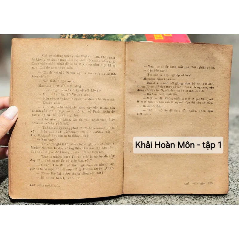 Trọn bộ 2 tập tiểu thuyết KHẢI HOÀN MÔN, nhà văn Erich Maria Remarque 705069