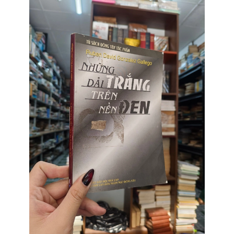 Những dải trắng trên nền đen - Ruben David Gonzalez Gallego 1008056