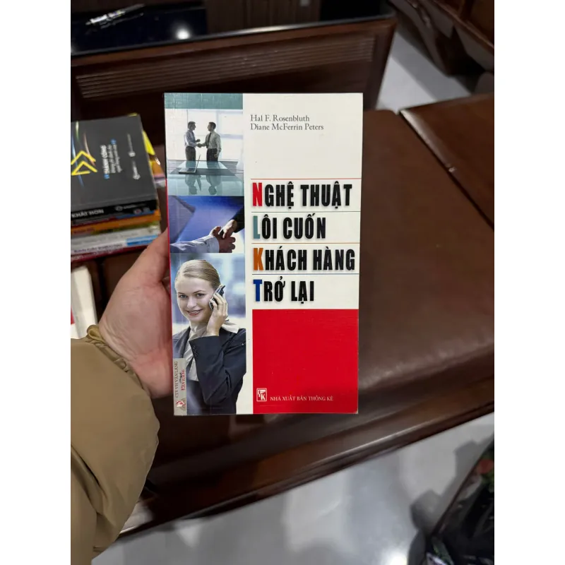 Nghệ Thuật Lôi Cuốn Khách Hàng Trở Lại – Hal F. Rosenbluth- K4 1025295