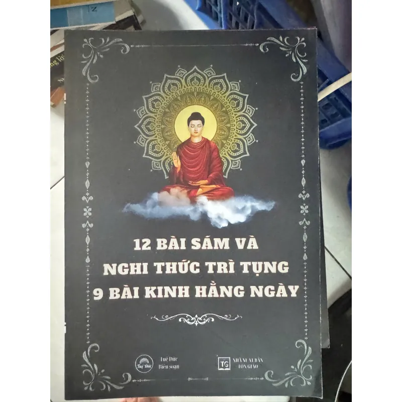 SÁCH 12 BÀI SÁM VÀ NGHI THỨC TRÌ TỤNG 9 BÀI KINH HẰNG NGÀY 50K 1037770