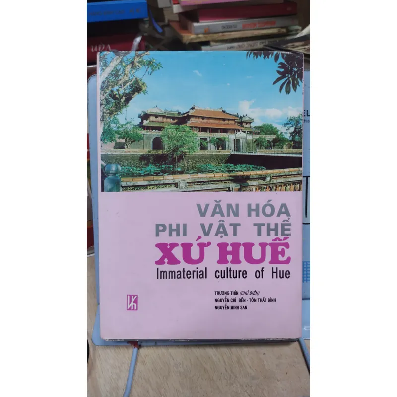 Sách: Văn hoá phi vật thể Xứ Huế - TG: Trương Thìn (A1) 1060196