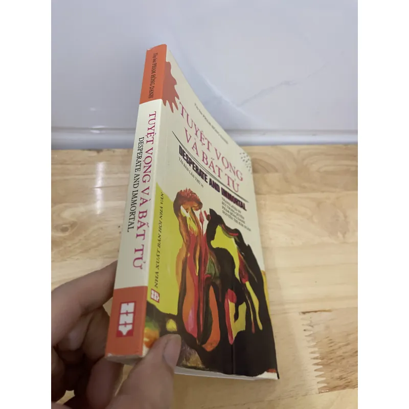 Tuyệt vọng và bất tử  698350