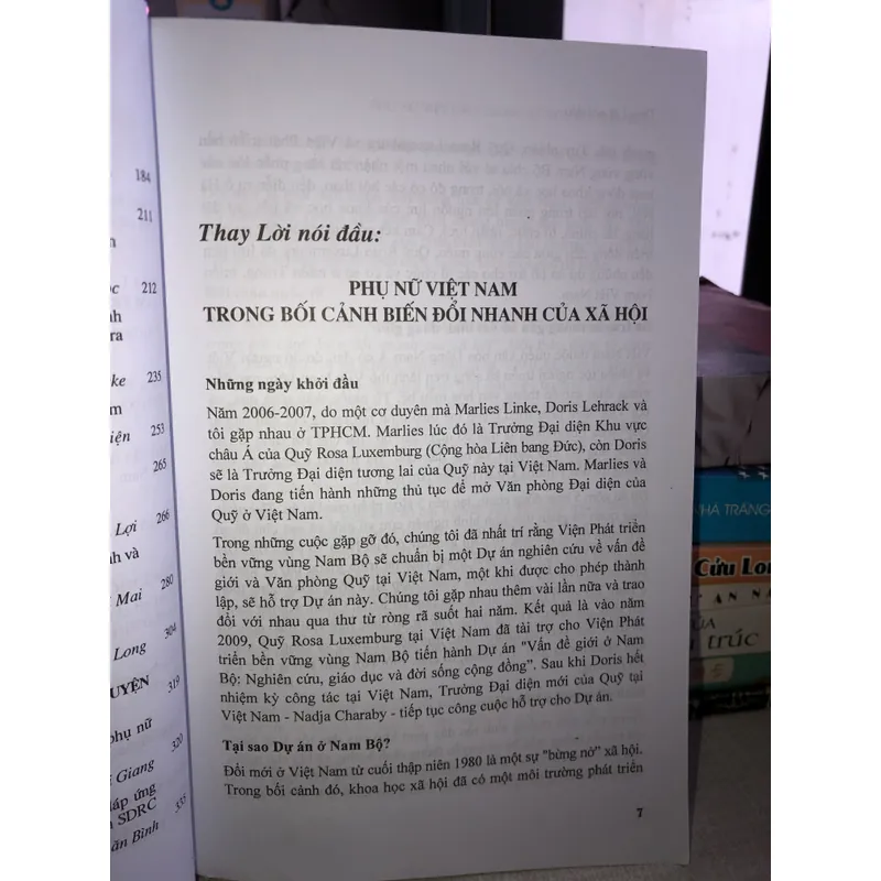 Phụ nữ Việt Nam trong kỷ nguyên biến đổi xã hội nhanh 698698
