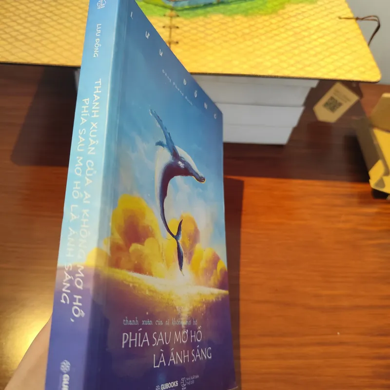 Phía sau mơ hồ là ánh sáng. 562059