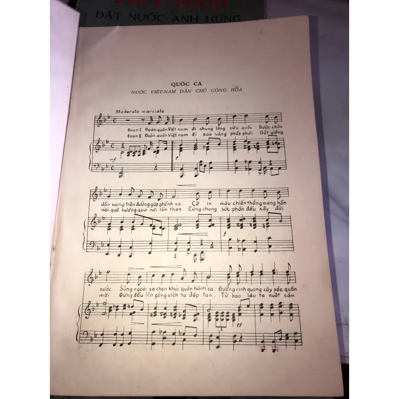 Việt Nam đất nước anh hùng  998235