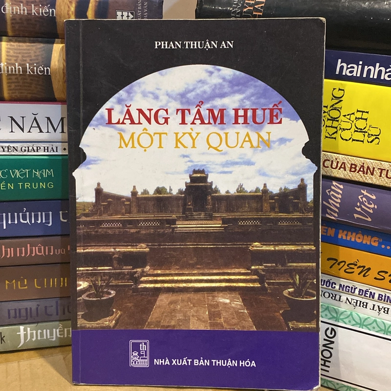 LĂNG TẨM HUẾ - MỘT KỲ QUAN (XB 2008) 520881