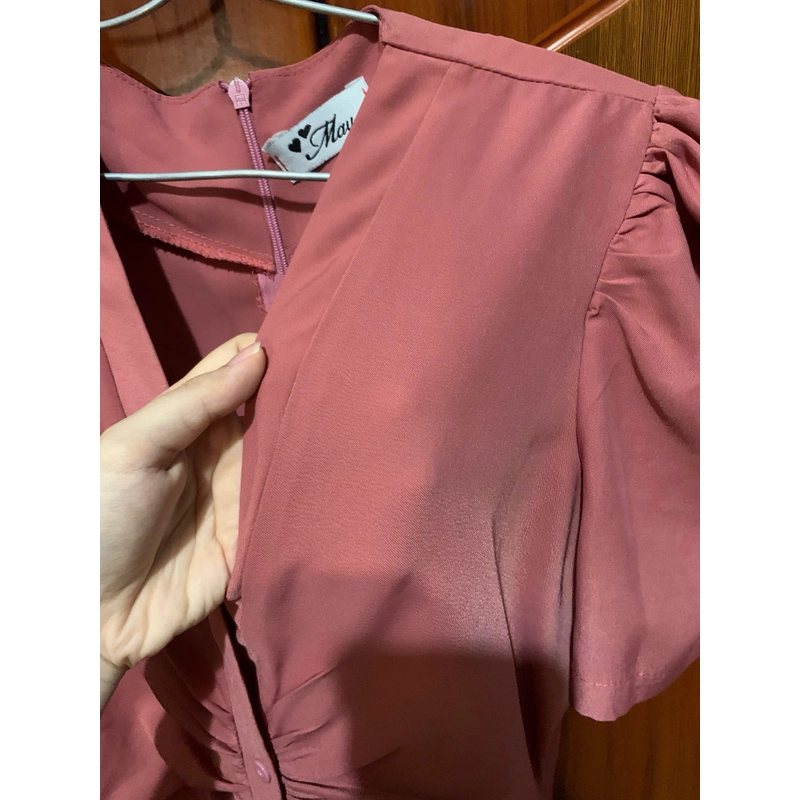 Pass Váy thiết kế MAU boutique cổ V nhún eo – tôn dáng, sang xinh nhẹ nhàng  476855