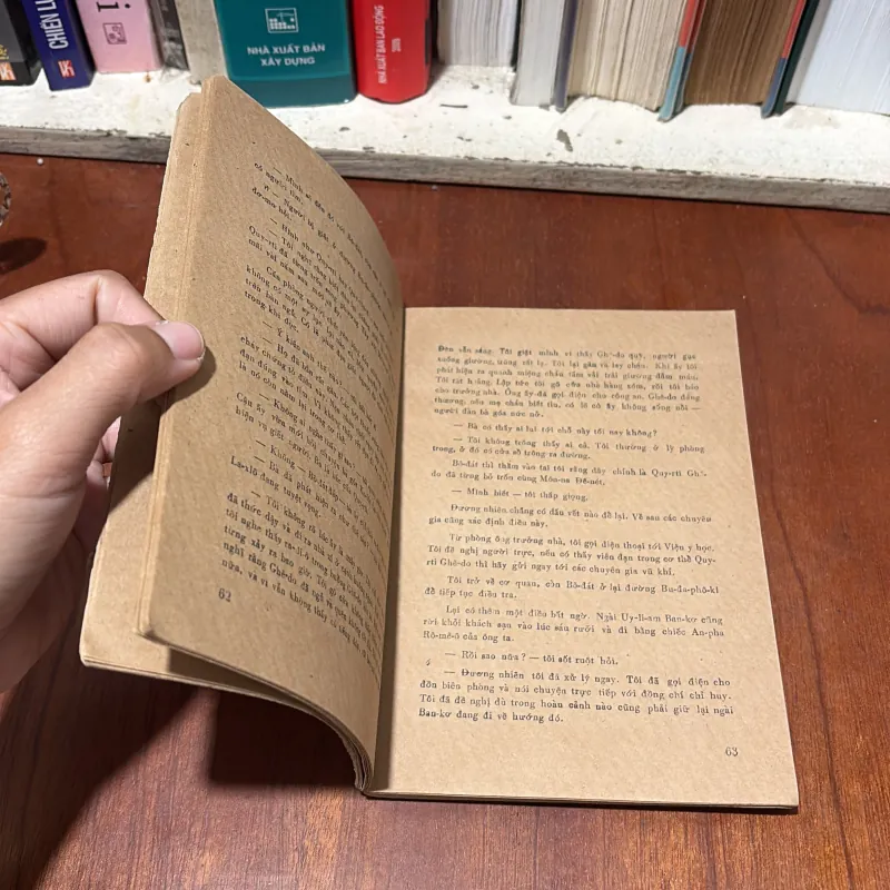 II Văn Học Nước Ngoài: Nhà Chuyên Môn - MÁC BÉCTALAN - 1986 752215