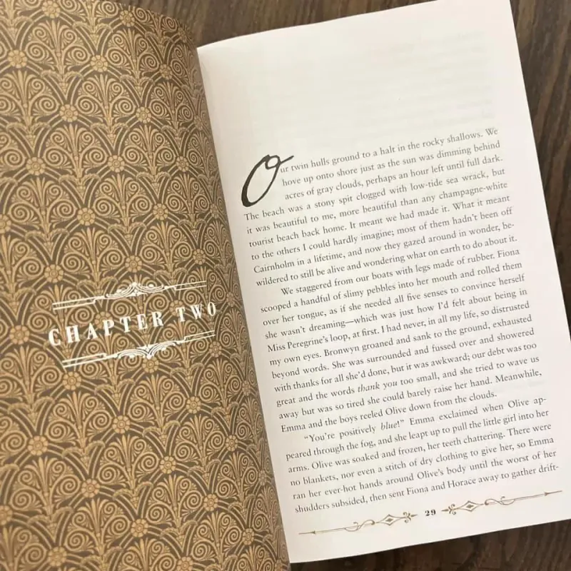 ✨𝑯𝒐𝒍𝒍𝒐𝒘 𝑪𝒊𝒕𝒚✨ The #1 New York Times best-selling series 591729