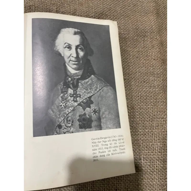 Tuyển tập văn xuôi Puskin, NXB Cầu vồng  570478