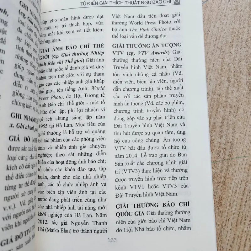 Từ điển giải thích thuật ngữ báo chí | quách thị gấm 956876