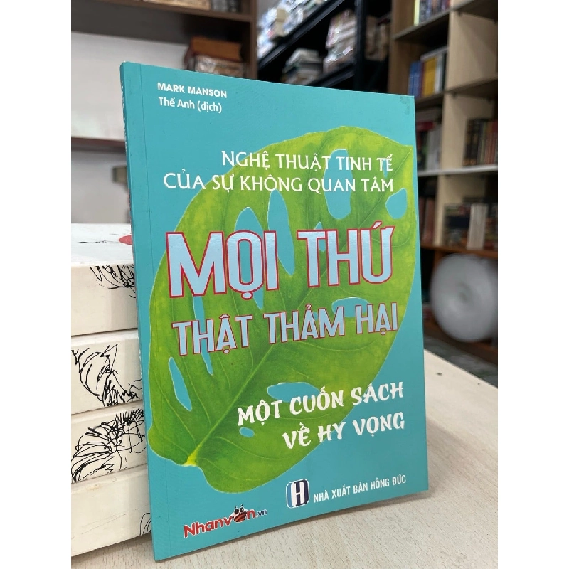 Nghệ thuật tinh tế của sự quan tâm: mọi thứ thật thảm hại - Mark Manson 969780