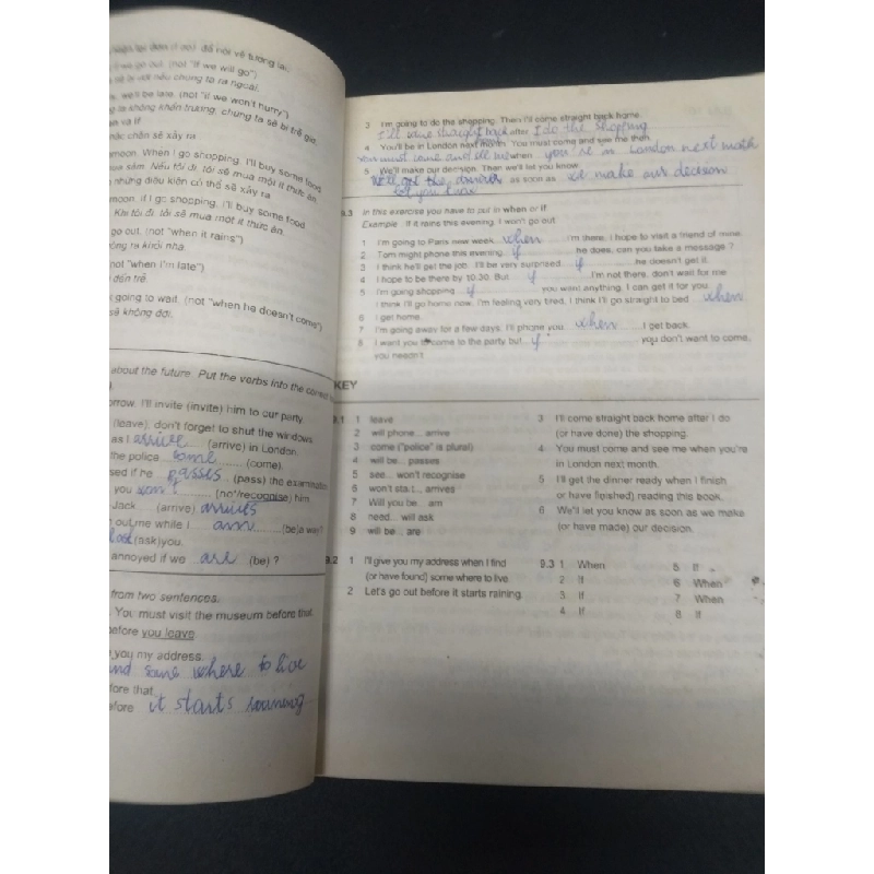 English Grammar in Use - Raymond Murphy 1999 mới 60% bẩn ố vàng mốc có viết HCM1504 ngoại ngữ, học thuật 138532