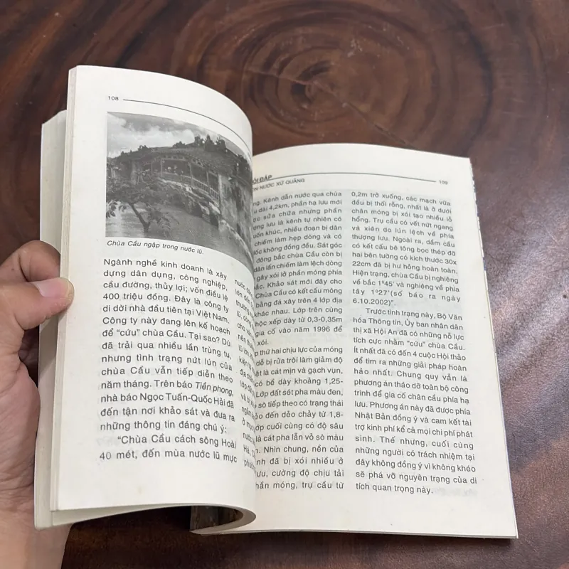 II Địa Phương: Hỏi Đáp Non Nước Xứ Quảng - Lê Minh Quốc - 2003 990778