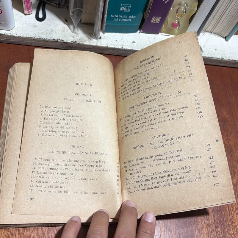 II Sách Khoa Học Và Kỹ Thuật: Mặt Trăng - Thanh Giang - 1978 1005006
