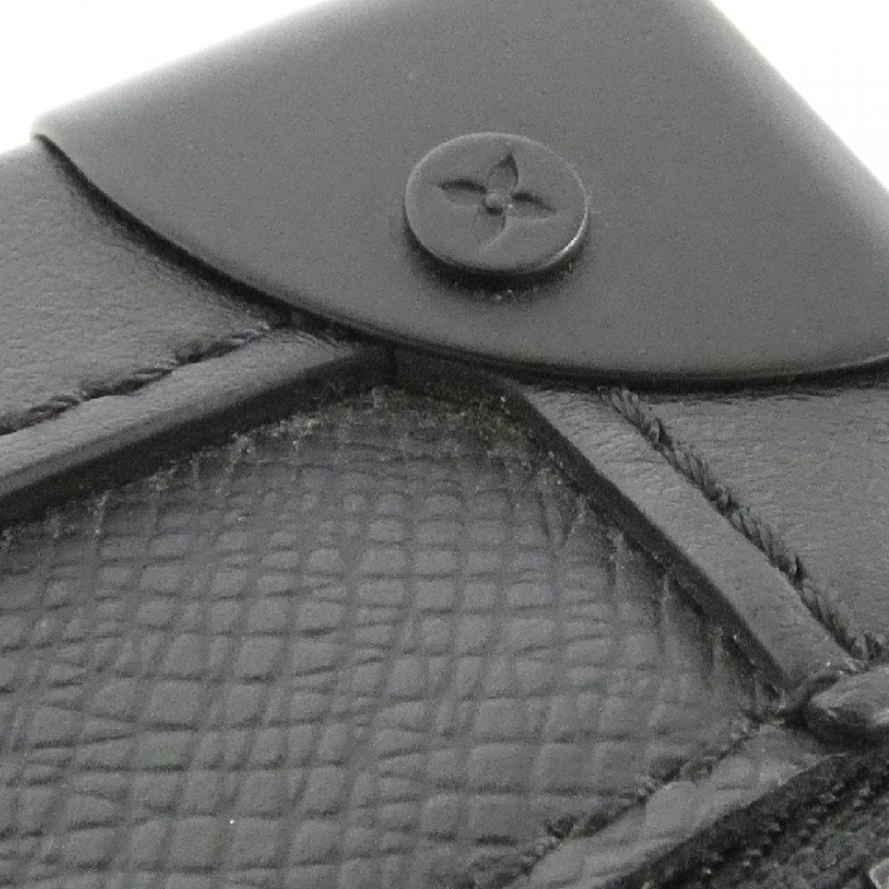 Túi đeo vai Louis Vuitton Taiga Màu cầu vồng Soft Trunk M30341 609981