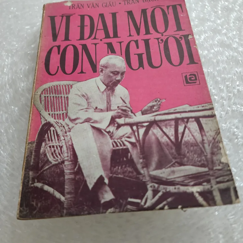 Vĩ đại một con người | trần văn giàu. Trần bạch đằng  1021958