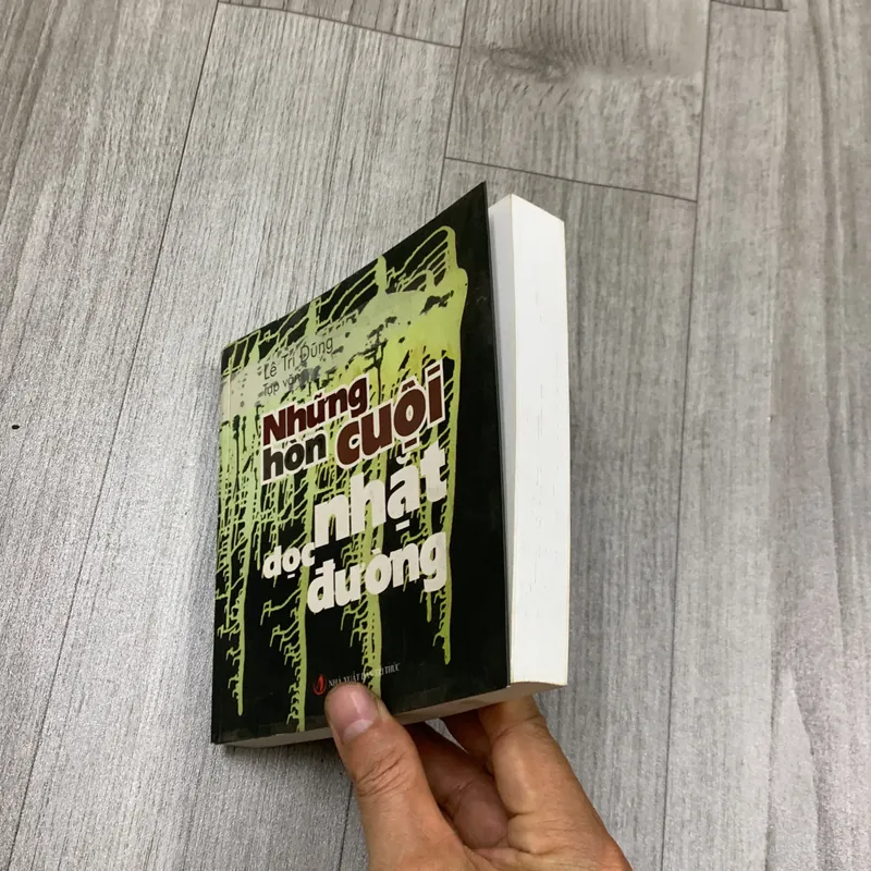 Những hòn cuội nhặt dọc đường - lê trí dũng. 6a4 730504