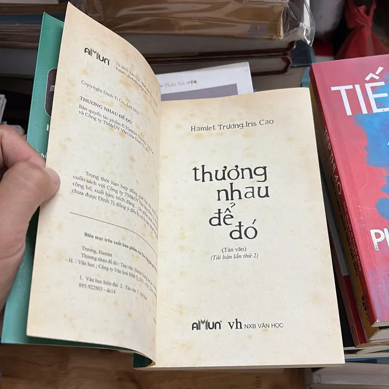 II Tản Văn: Thương Nhau Để Đó - Hamlet Trương, Iris Cao - 2013 695707