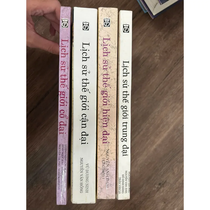 Bộ Lịch sử thế giới (4 cuốn) – NXB Giáo dục 739739