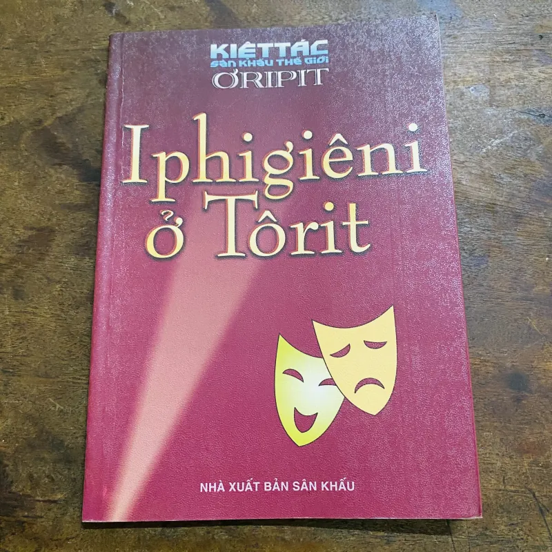 I phi giê ni ở Tô rit  787514