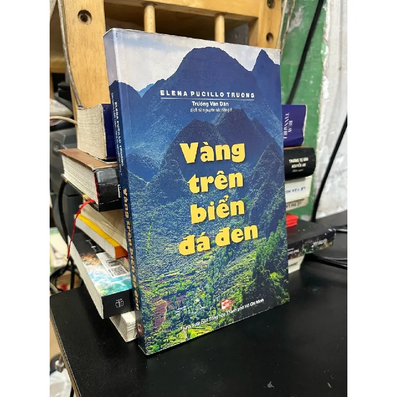 Vàng trên biển đá đen - Elena Pucillo Truong 592480