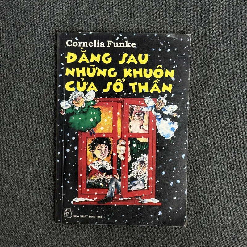 Đằng sau những khuôn cửa sổ thần - Cornelia Funke 1002910