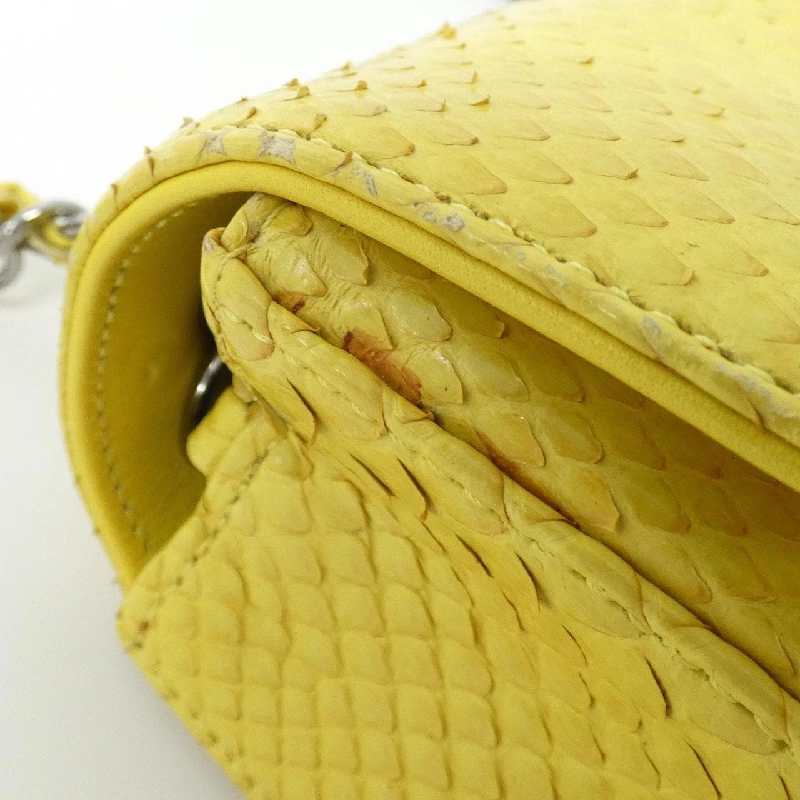 Túi xách chéo Chanel 69900 613210