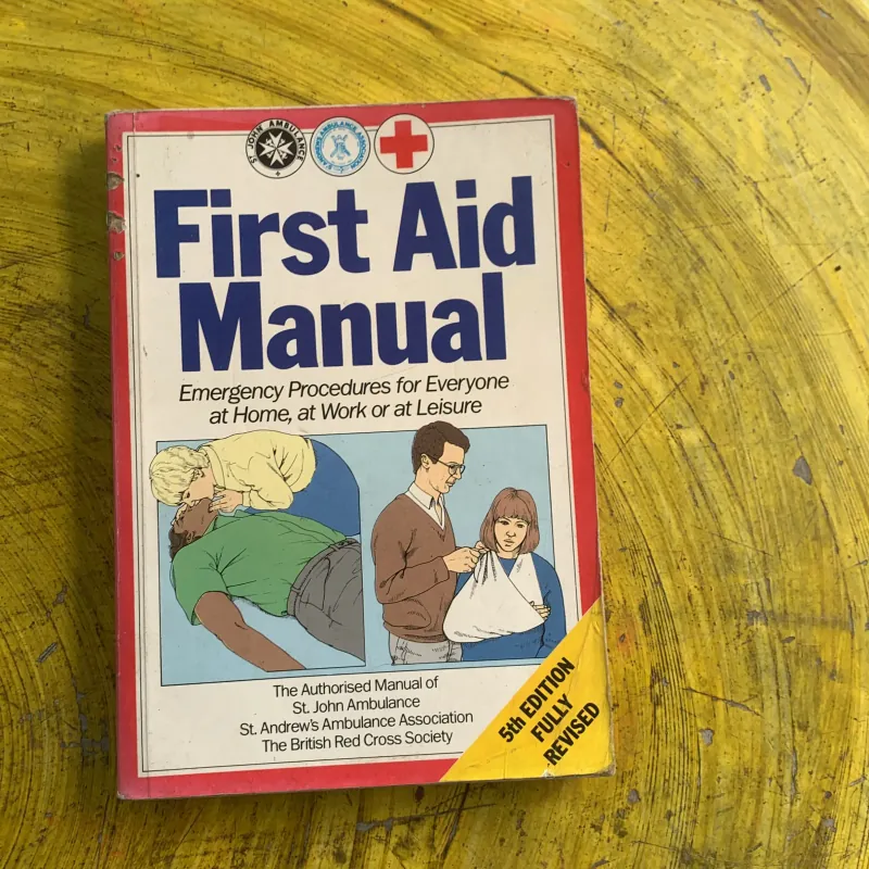 FIRST AID MANUAL  937168