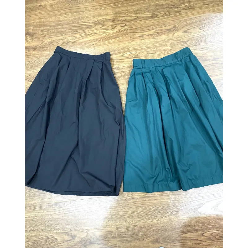 Chân váy Nhat đen va xanh (mua 1 tặng 1) 779371