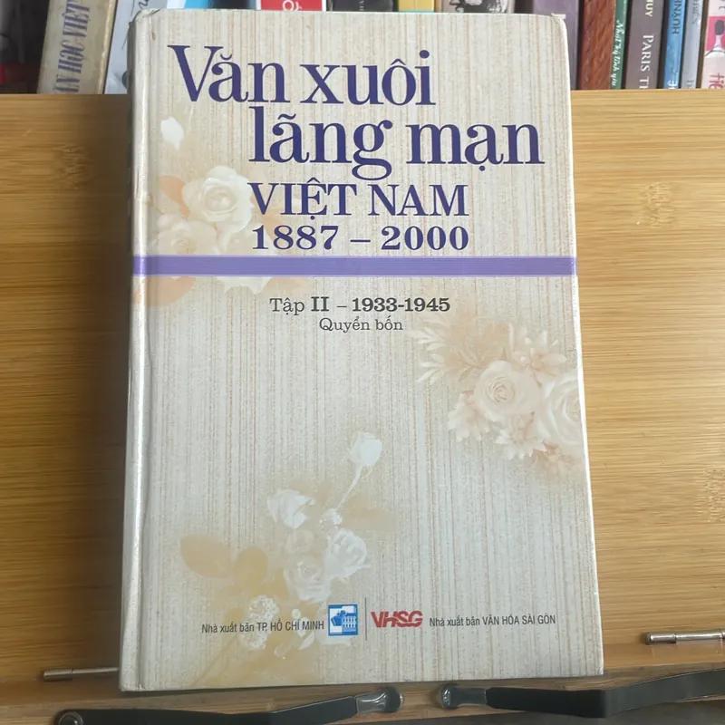 Văn Xuôi Lãng Mạn Việt Nam 1887-2000 688385