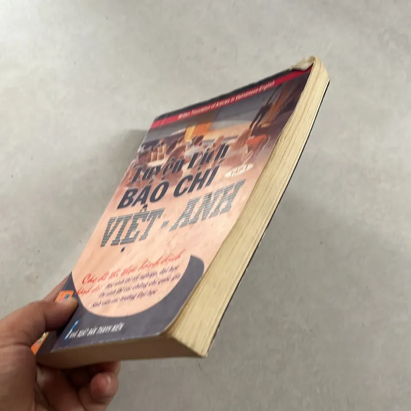 Luyện dịch báo chí Việt - Anh (Tập 1)  557868