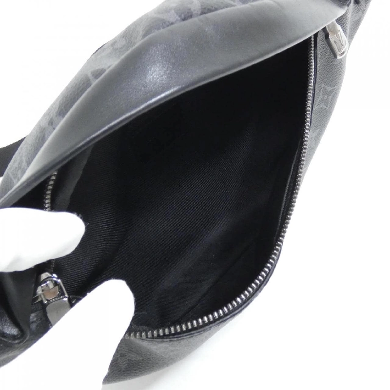 Túi đeo chéo Louis Vuitton Monogram Eclipse Discovery Bum Bag PM M46035 613380