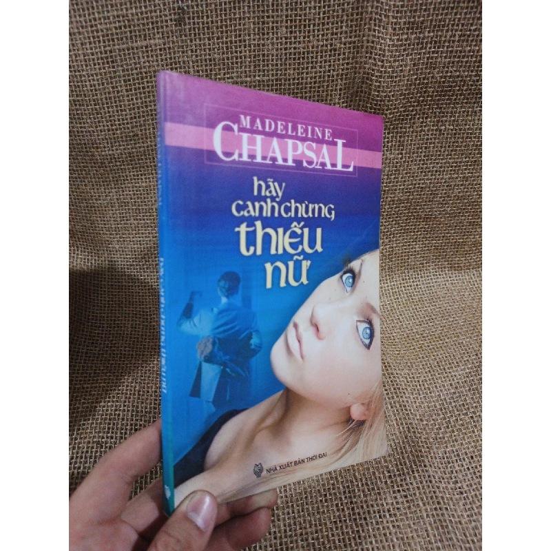 Hãy canh chừng thiếu nữ - Madeline Chapsal 2009 mới 80% ố ẩm(Văn học nước ngoài) HLSC2404 1028321