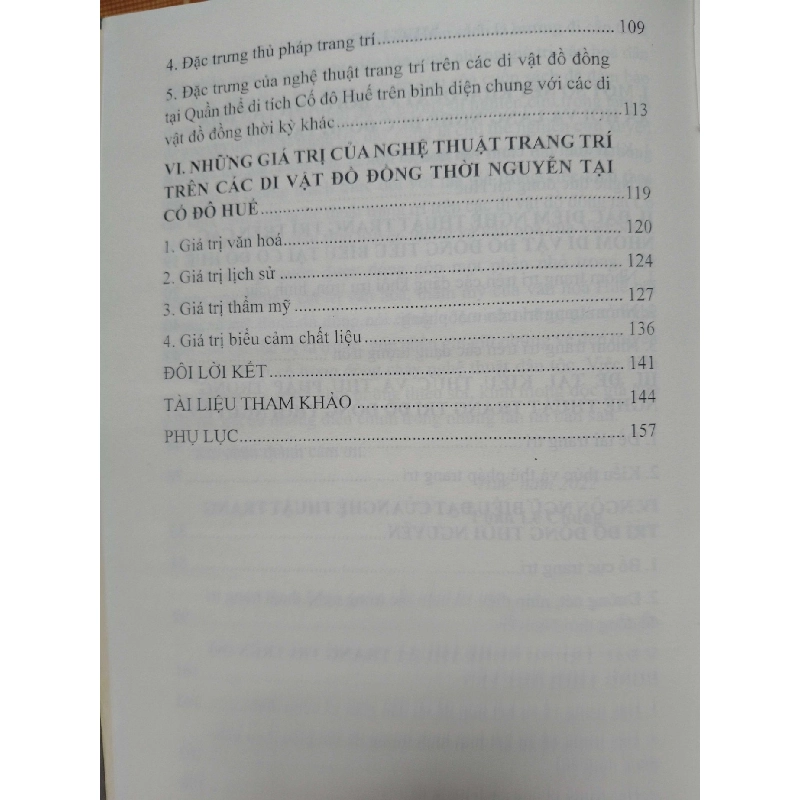 Nghệ thuật trang trí trên đồ đồng thời Nguyễn tại Huế L7 - 2022 - 221 trang LỊCH SỬ - CHÍNH TRỊ - TRIẾT HỌC ANTQ2012-138 921324