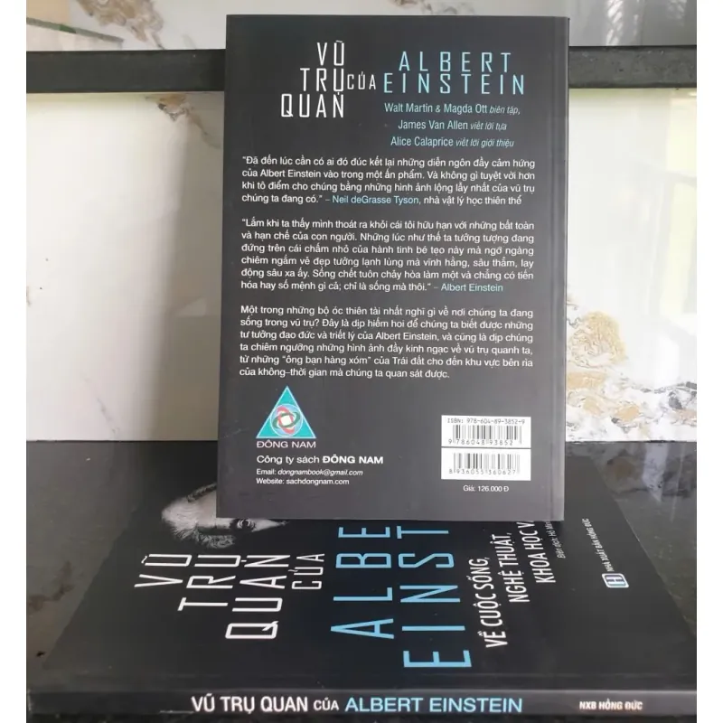 Sách Vũ Trụ Quan Của Albert Einstein - Mới 90% 694099