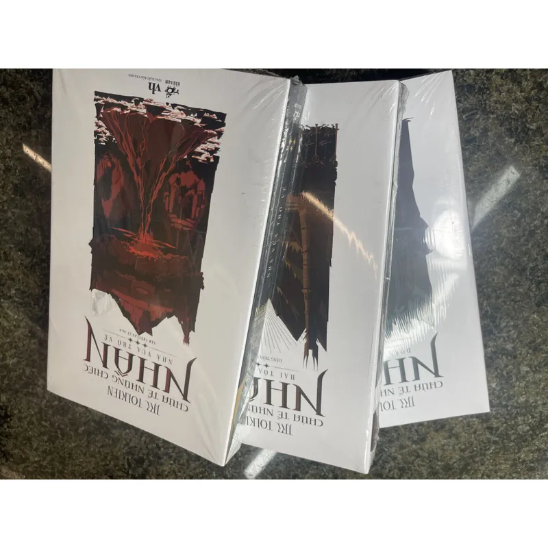 Bộ 3 cuốn Chúa tể những chiếc nhẫn J.R.R. Tolkien seal 674046